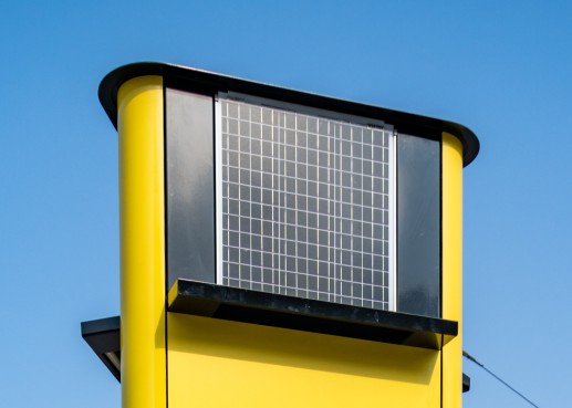 Detailansicht des Solarpanels einer Mobilitätssäule