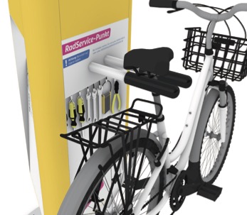 Ein Fahrhrad ist an der Fahrradhalterung einer Fahrradreparaturstation aufgehängt.